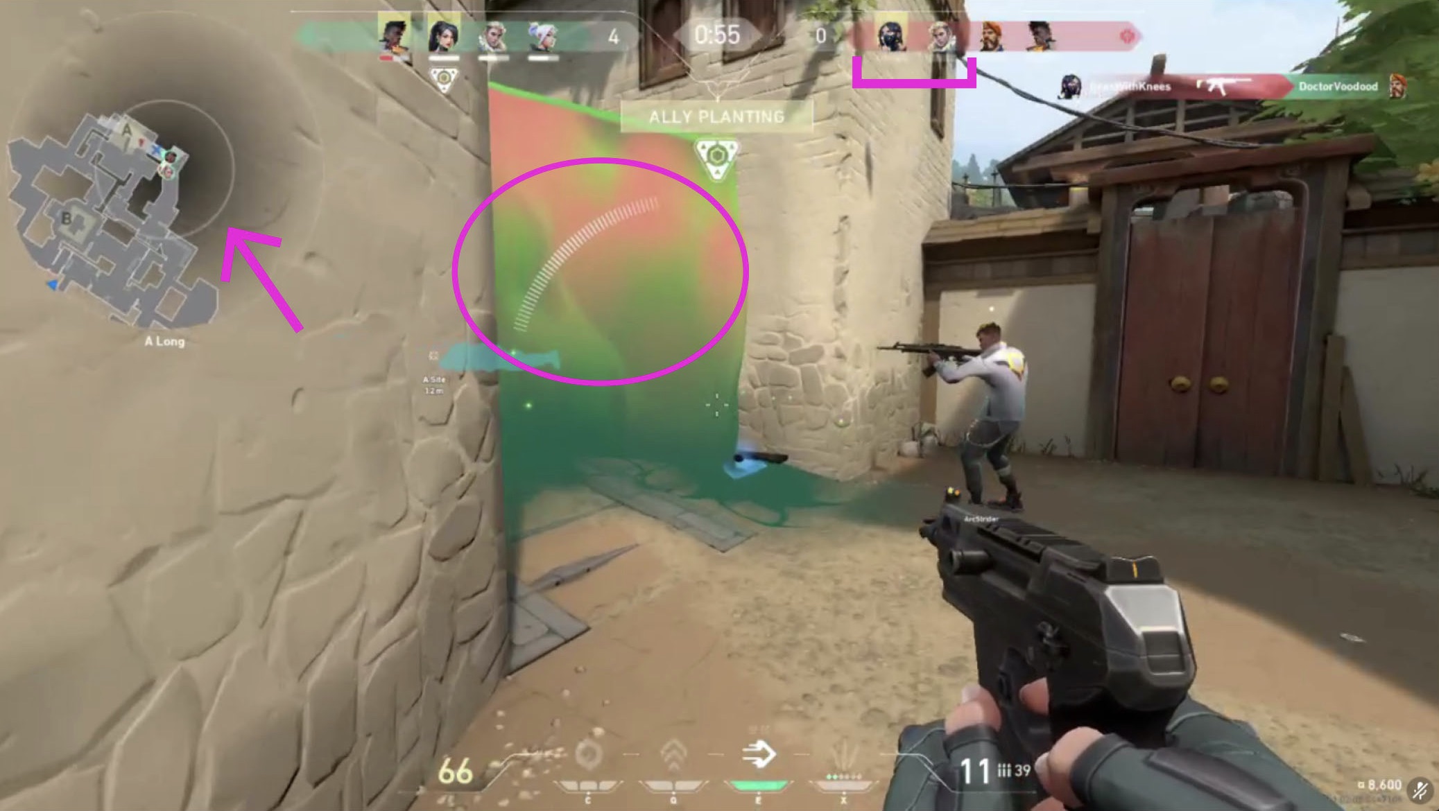 A screenshot of in-game. An arrow points to the minimap, highlighting a gray circle around the user's icon. A circle encloses a gray arc. A bracket highlights two user icons, one that is yellow and another that is colorless.